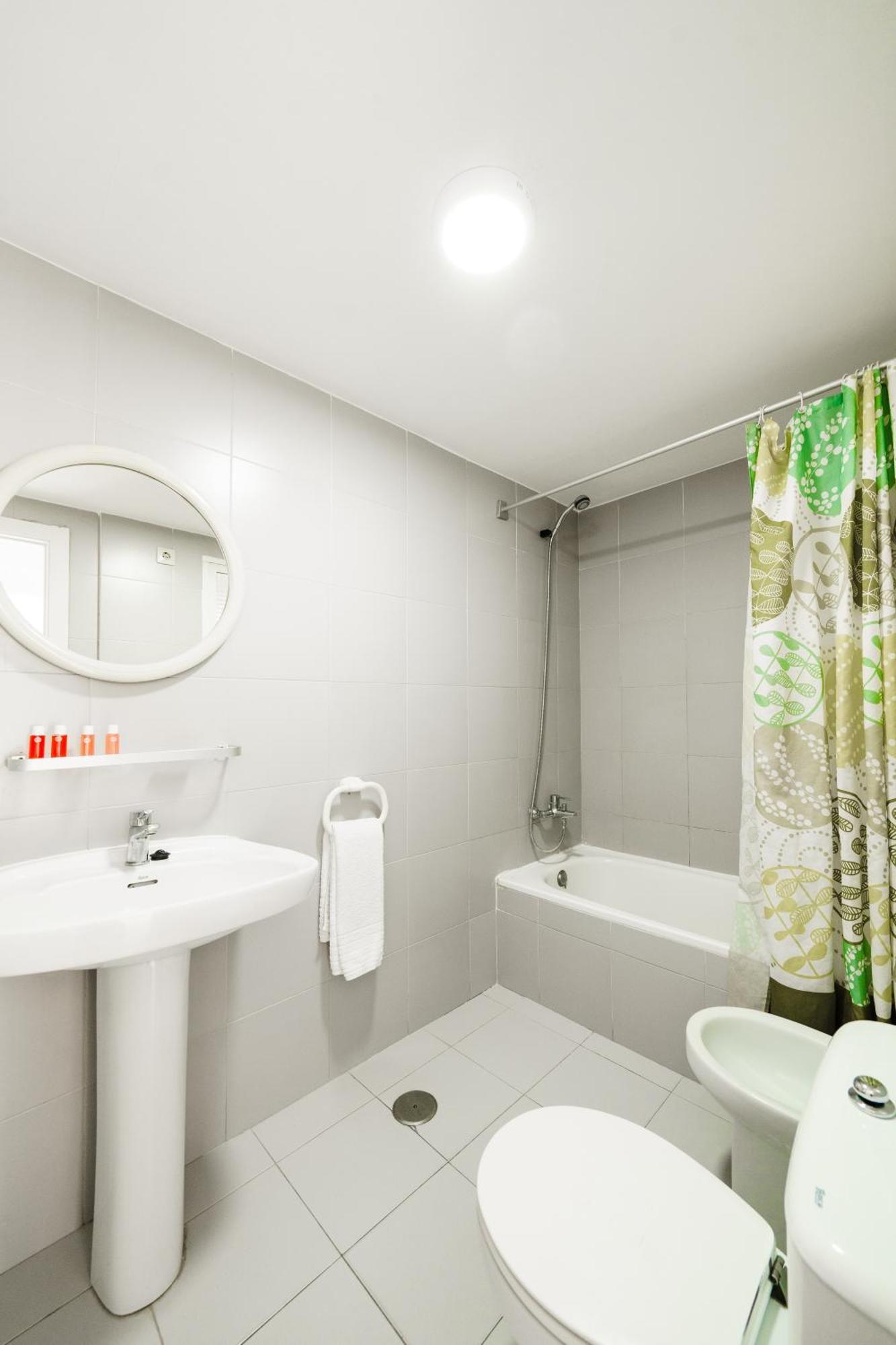 Apartamentos El Faro By Mc Benidorm Exteriör bild