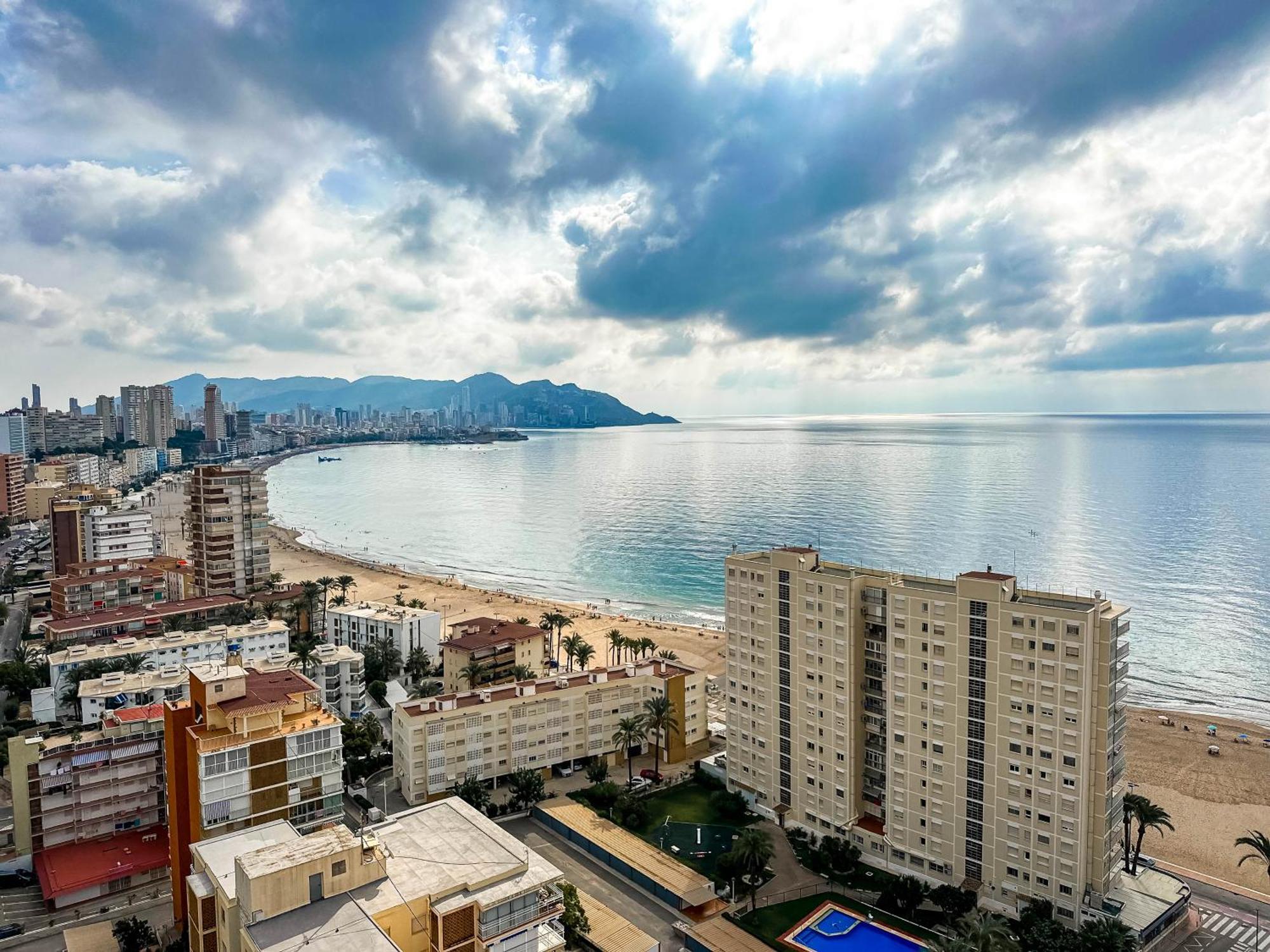 Apartamentos El Faro By Mc Benidorm Exteriör bild